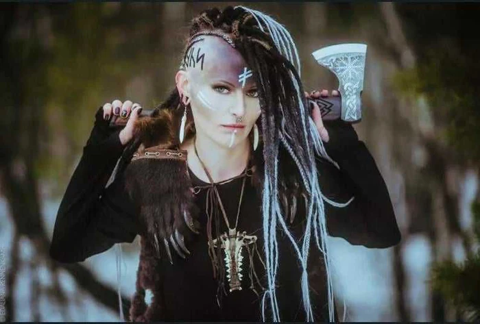 Viking Yxa "VEGVISIR"