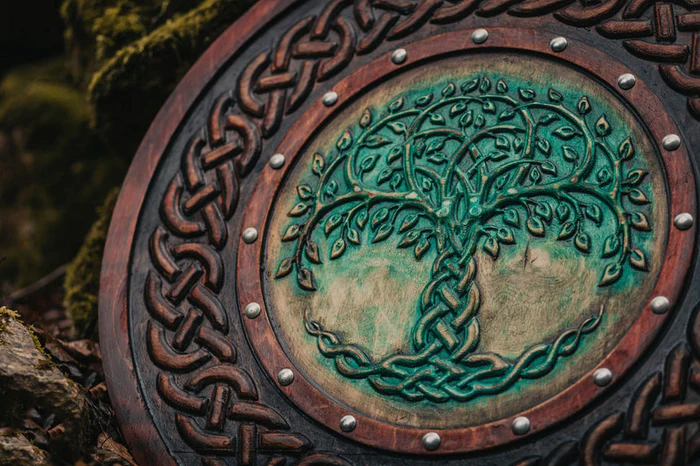 Vikingasköld "YGGDRASIL"
